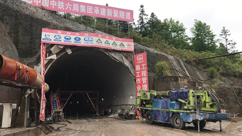 藍(lán)海智裝拱噴臺車助力贛深鐵路新聚隧道建設(shè)